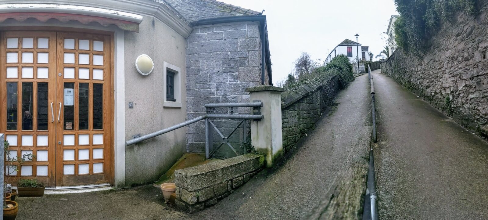 Image of Webber Hill entrance. Looking up in the direction of Quarry Car Park.